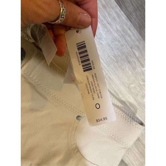 Chico's NWT Perfect Soft Stretch Capri Crop Taupe, Sz 0 (US 4), MP $55 - Picture 2 of 11